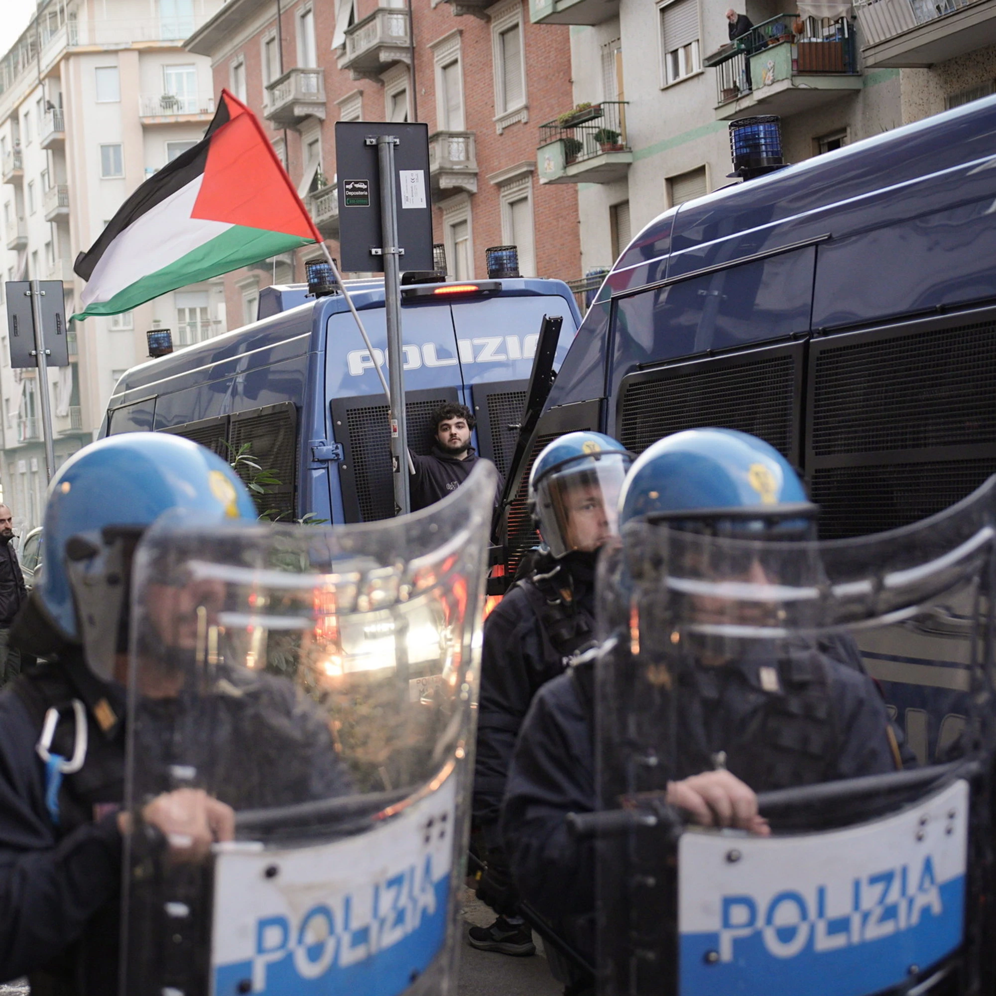 Ramy, l'assist dei pm ai maranza: se la polizia vi ferma, scappate