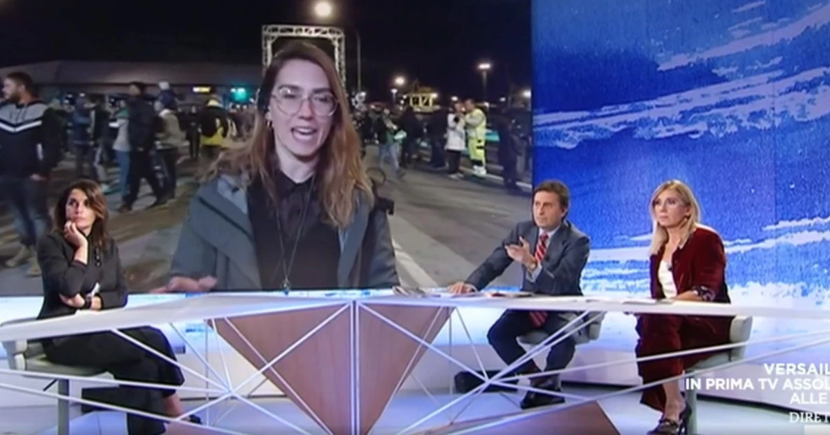 In Onda, "Un calcio alla telecamera": No-Green pass a Trieste, David Parenzo e Concita De Gregorio in ansia per l'inviata