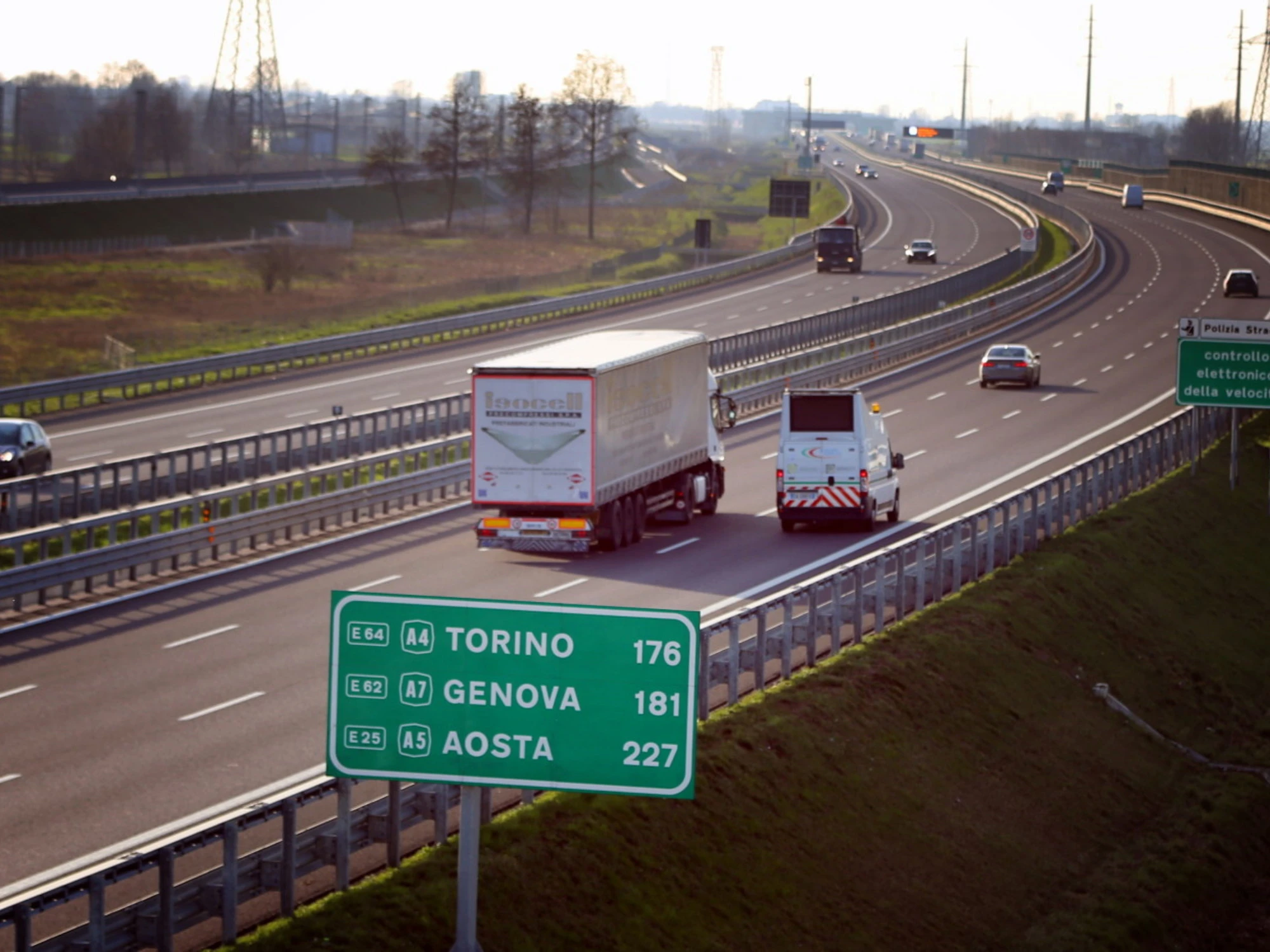 Autostrada, non mantieni la destra? Cosa cambia col Tutor