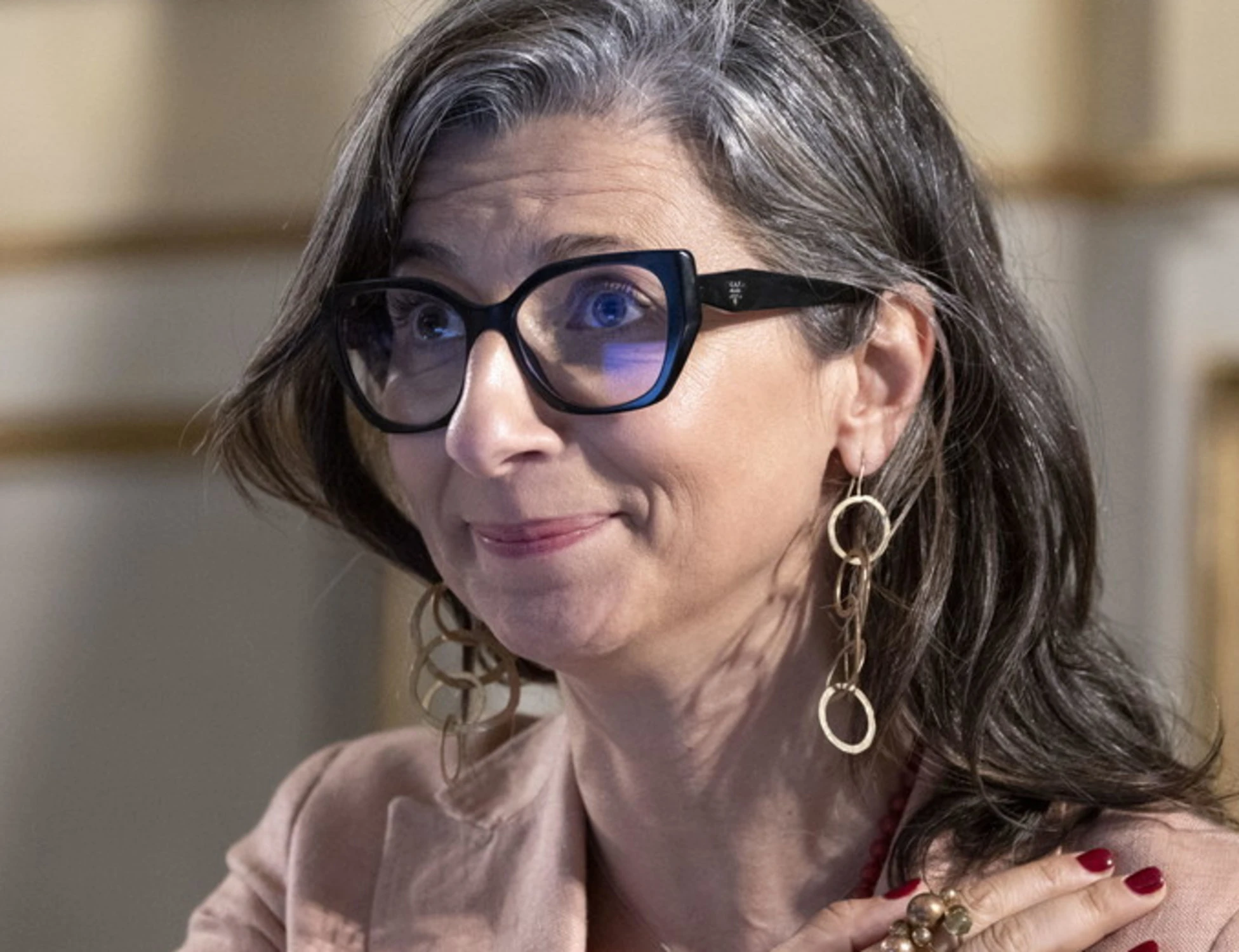 Francesca Albanese premiata dal Pd e la destra scende in piazza