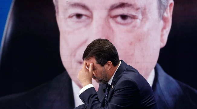 Matteo Salvini, la scommessa su Mario Draghi: "Potere sospeso", ecco perché la Lega continuerà a sostenerlo