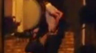 Londra, coppia fa sesso in strada: filmati da un vicino