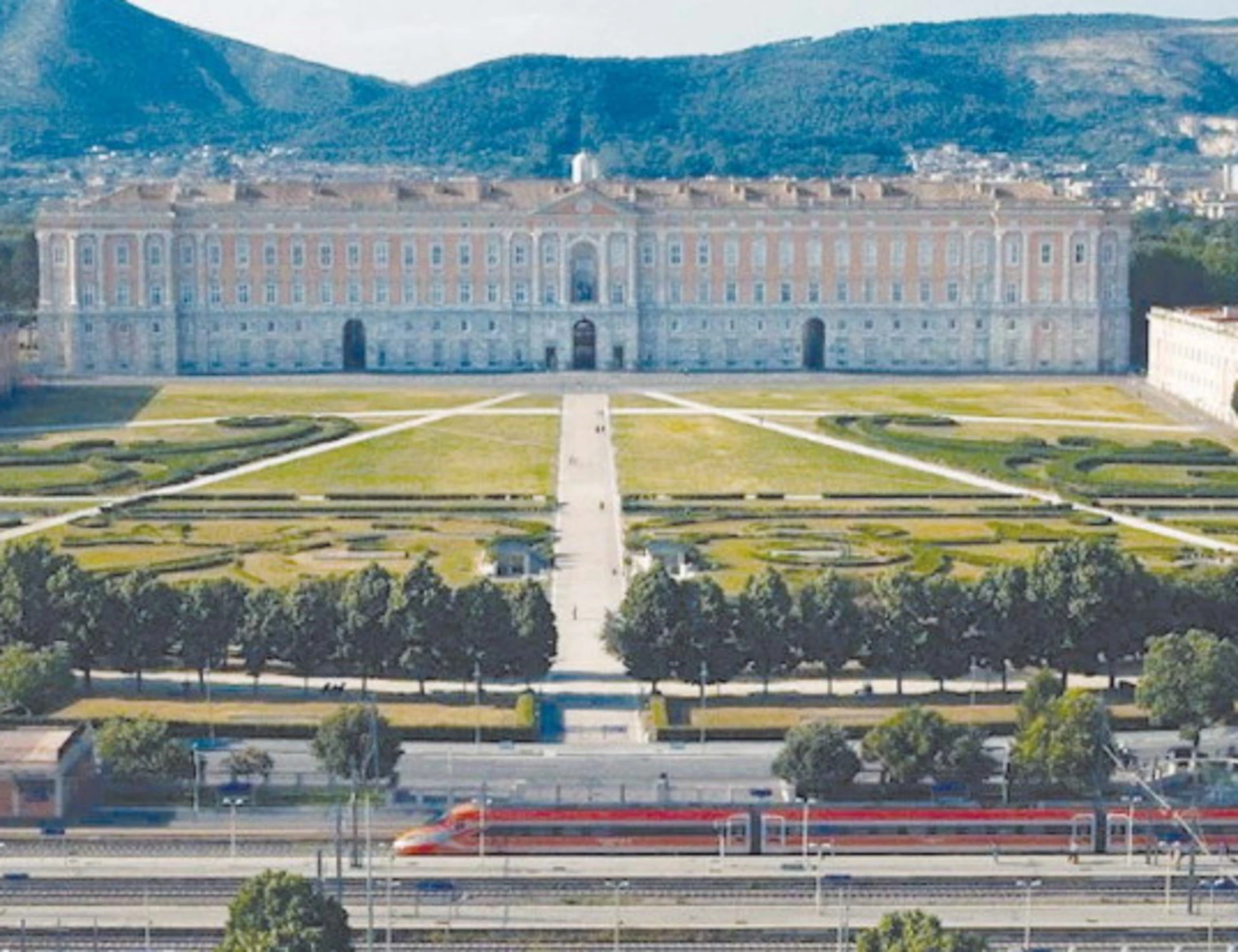 Fs, binari e persone: l'Italia si unisce anche nei valori