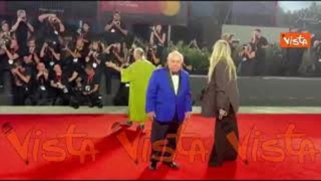 Venezia 83, Lino Banfi sfila sul red carpet del film "The Echo Chamber" alla Mostra del Cinema