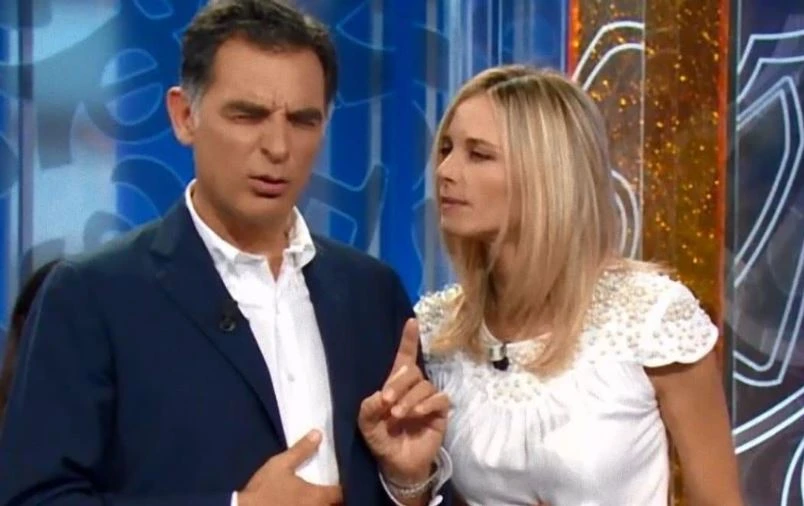 Vita in diretta, Tiberio Timperi e la domanda a Francesca Fialdini: "Con chi eri in ascensore?", cala il gelo