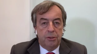 Roberto Burioni replica alle polemiche: "Mi accusano di aver detto che il virus in Italia non c'era, ma io non sono un veggente"