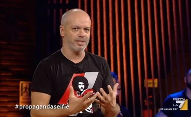 Propaganda Live, "Sapete chi è Mario Marino o Marino Mario?": si ride sugli eroi italiani