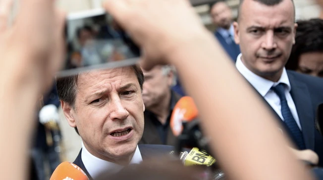 Giuseppe Conte, nuovo partito per il premier con l'appoggio di Casalino e Casaleggio: il retroscena di Bisignani