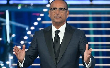 Sanremo 2026, il riscatto di Carlo Conti e la folle notte dei duetti. Il ritorno di Bianca Balti