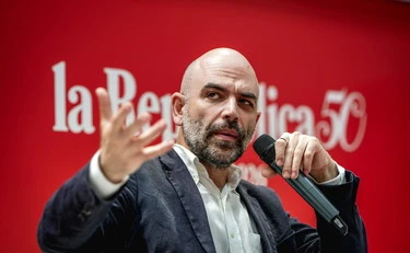 Roberto Saviano condannato tira dritto: "Sono felice, nessun plagio". Ma viene smentito