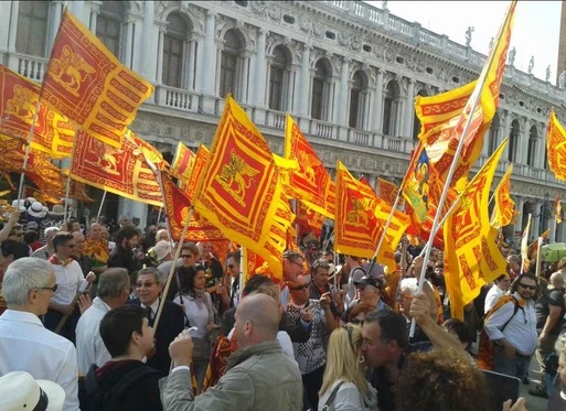In auto da Trento a Verona sulla strada della secessione