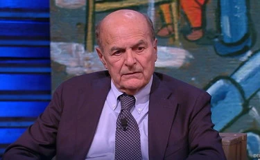 DiMartedì, a Bersani scatta l'insulto a Meloni: "Saltimbanchi"