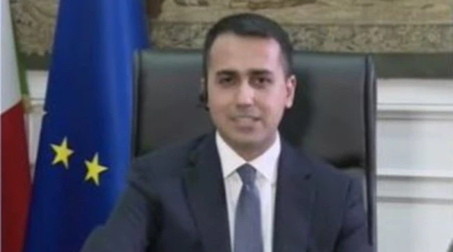 Luigi Di Maio, il ministro degli Esteri  si converte al Ramadan. E non è neanche stato rapito