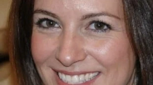 Alpini molestatori? La giornalista che ha denunciato non esiste: lo scandalo, chi è davvero questa donna