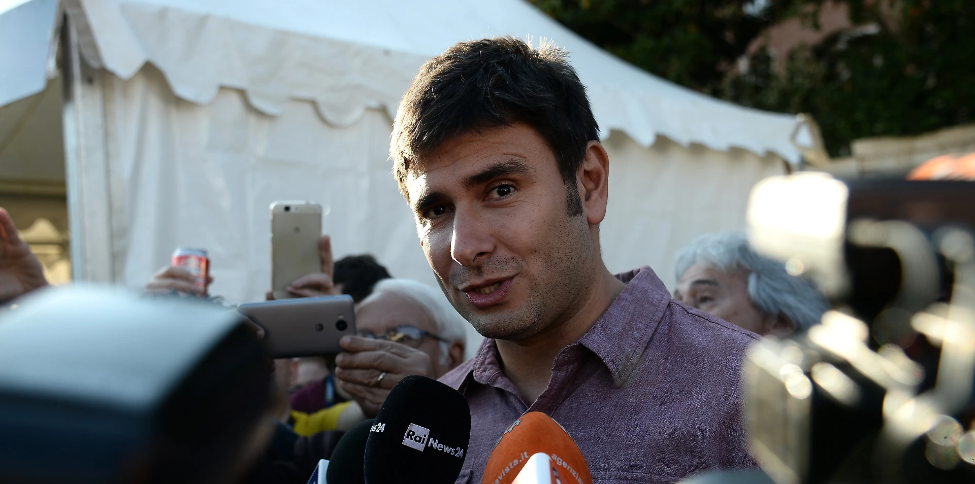 Alessandro Di Battista, Luigi Di Maio provoca Matteo Salvini: rimpasto, lo vuole portare al governo
