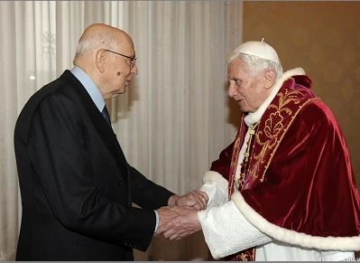 Santa Sede contro la stampa: si tenta di condizionare il Conclave