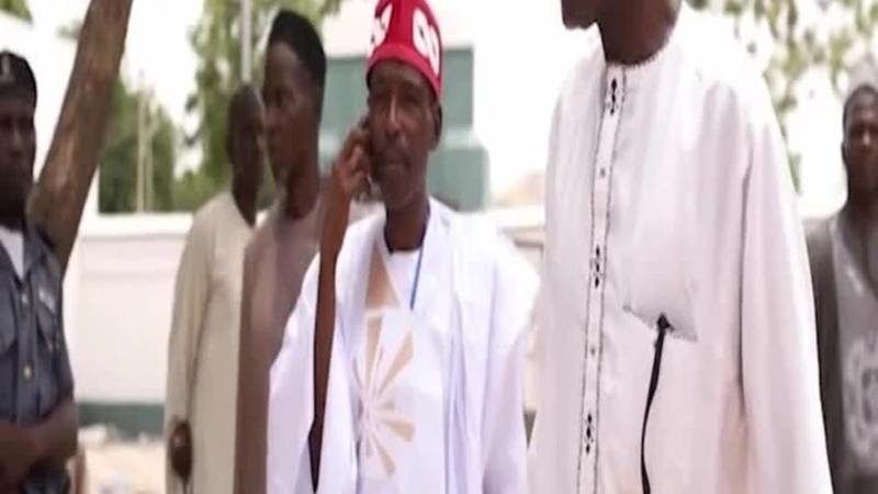 Nigeria, il gigantesco matrimonio di massa a Kano: 1.500 coppie si sposano