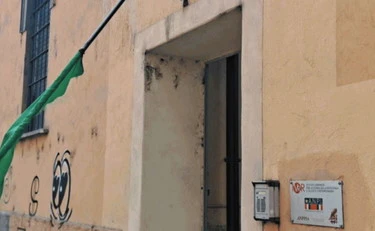 L'Anpi incolpa i fascisti dello sfregio al Tricolore? Sbugia