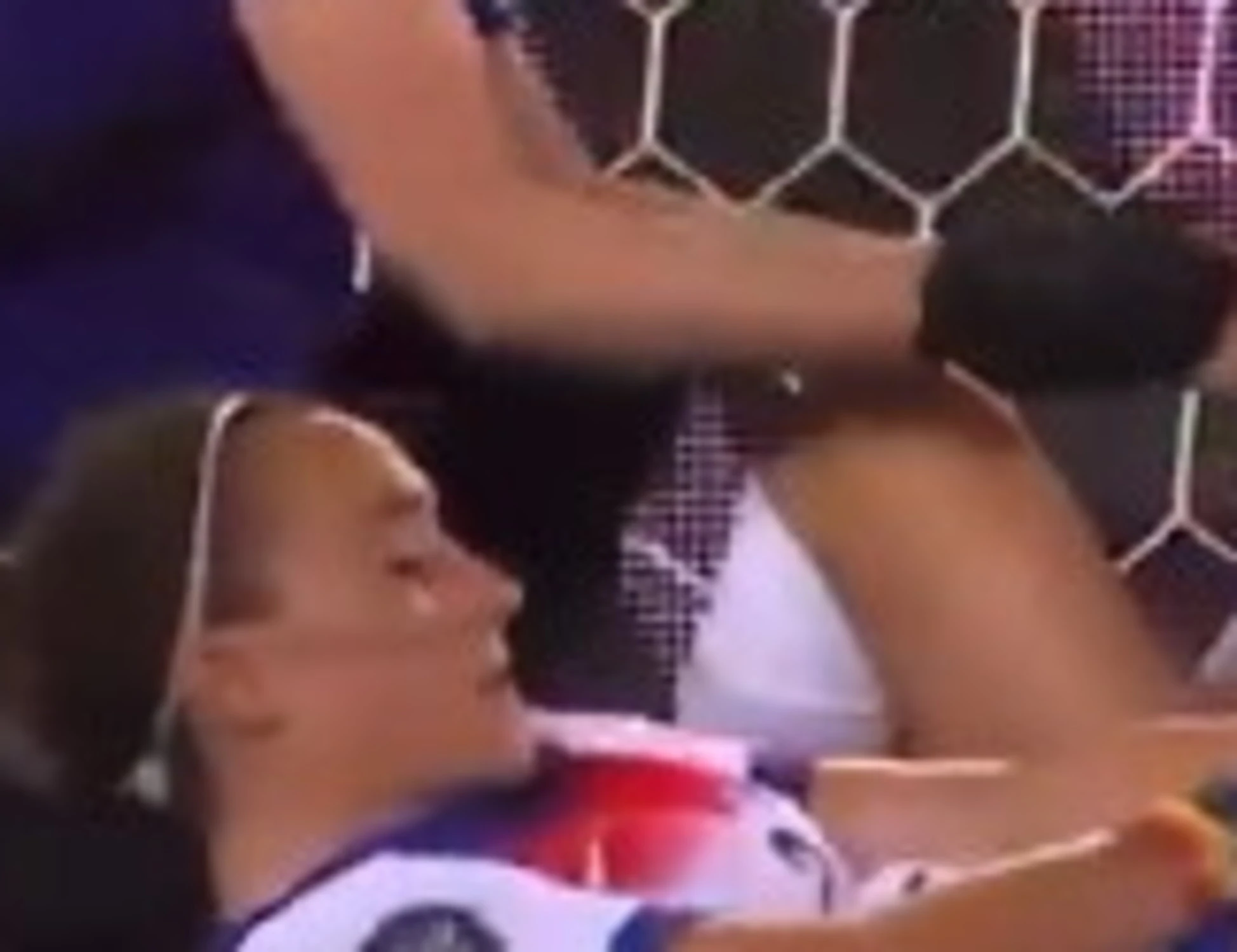 Lucy Bronze, il gesto in campo che sconvolge il mondo: cosa è successo