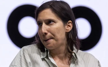 FdI spiana la Schlein con un titolo: "Segretario, ha ragione"