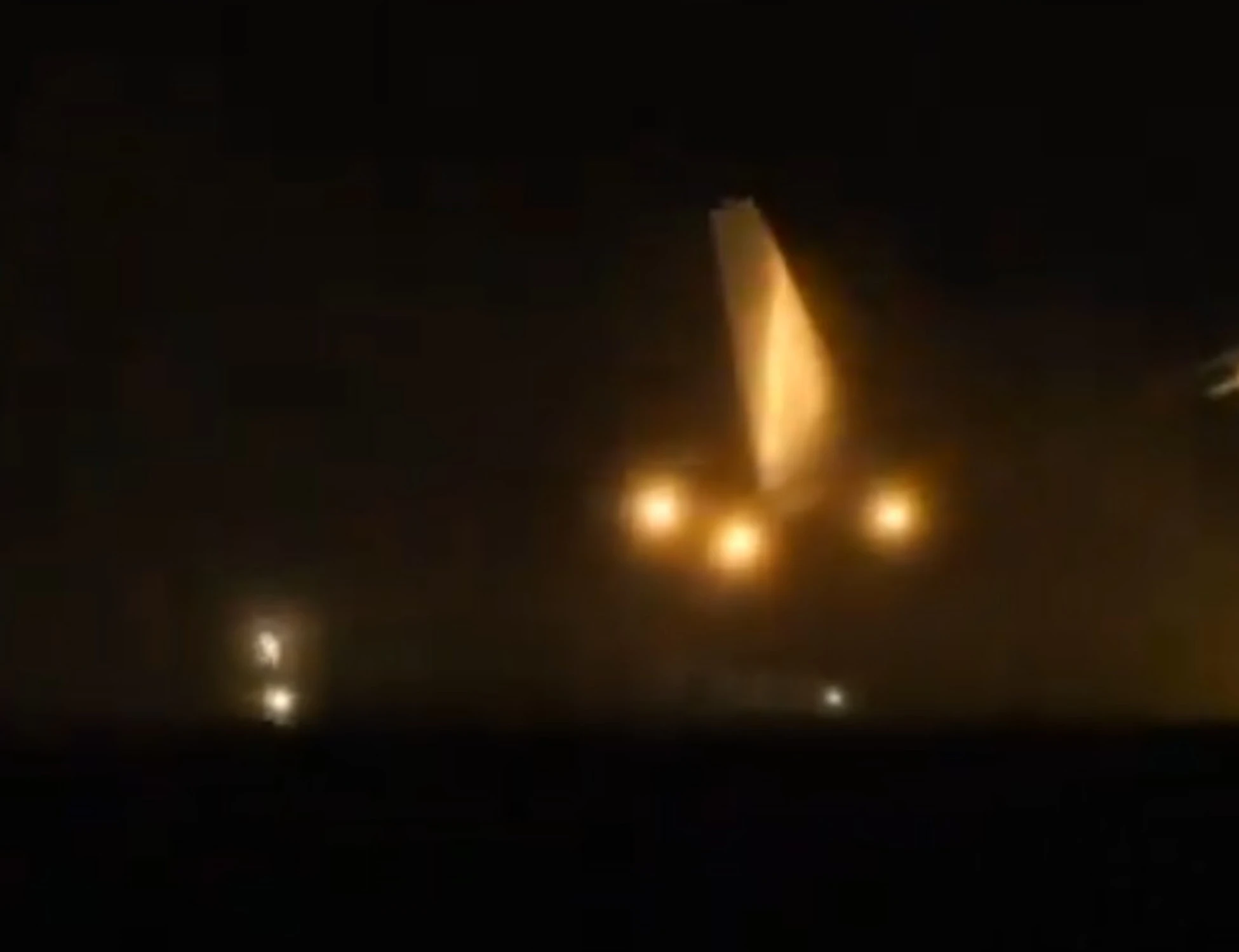 Iran, la diretta: drone contro base inglese a Cipro, pioggia di fuoco sul Golfo