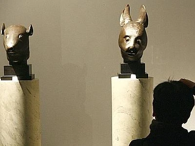 Miliardario francese Pinault dona a Pechino due antichi bronzi contesi