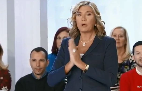 Myrta Merlino, domanda a bruciapelo a Delrio: "Ma perché Bonaccini si vergogna del Pd?". Gelo in diretta