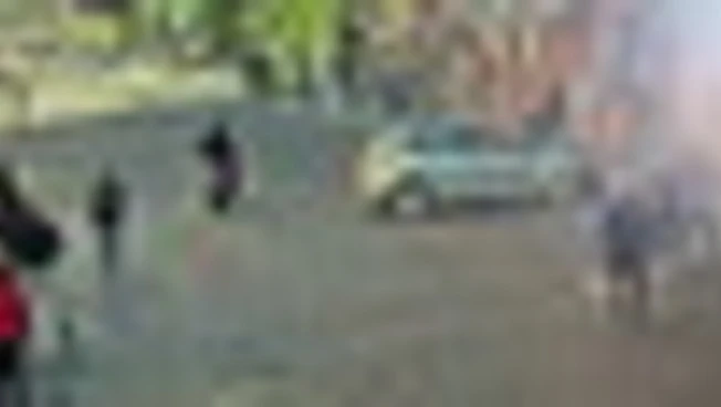 Modena, auto piomba sui passanti in pieno centro: 8 feriti gravi 