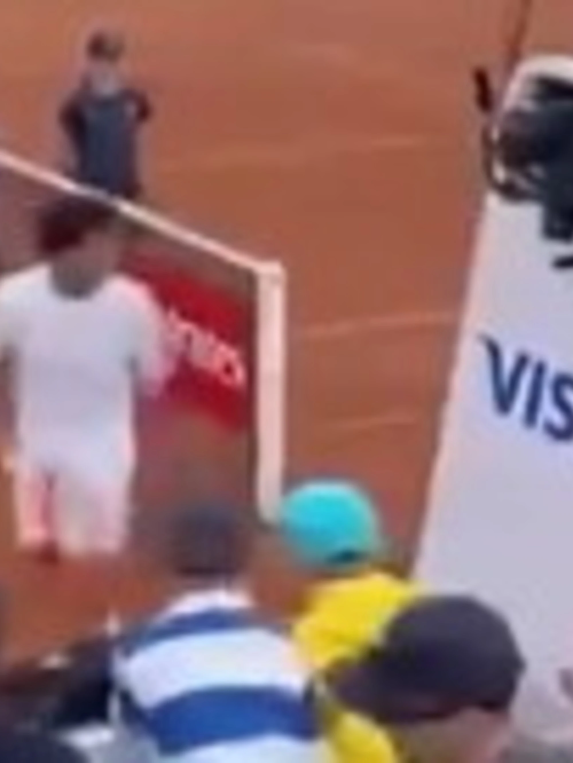 Tennis, Carabelli-Garin finisce in disgrazia: "Idiota", "Vieni qui". Rissa in campo