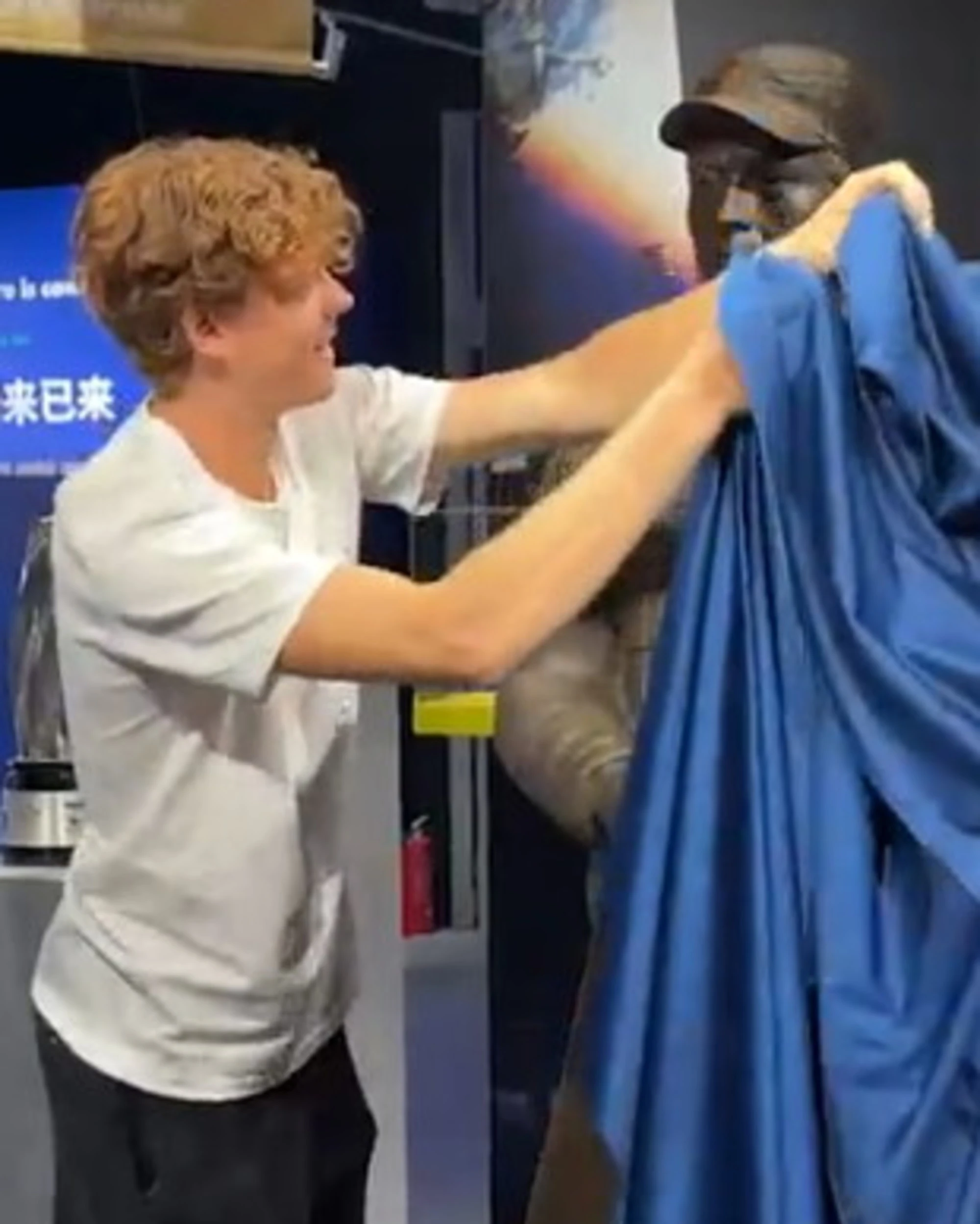 Jannik Sinner, la statua in Cina? Un obbrobrio: eccola