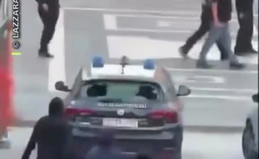 Milano sotto assedio: questa non è manifestazione, è violenza che va punita con la galera