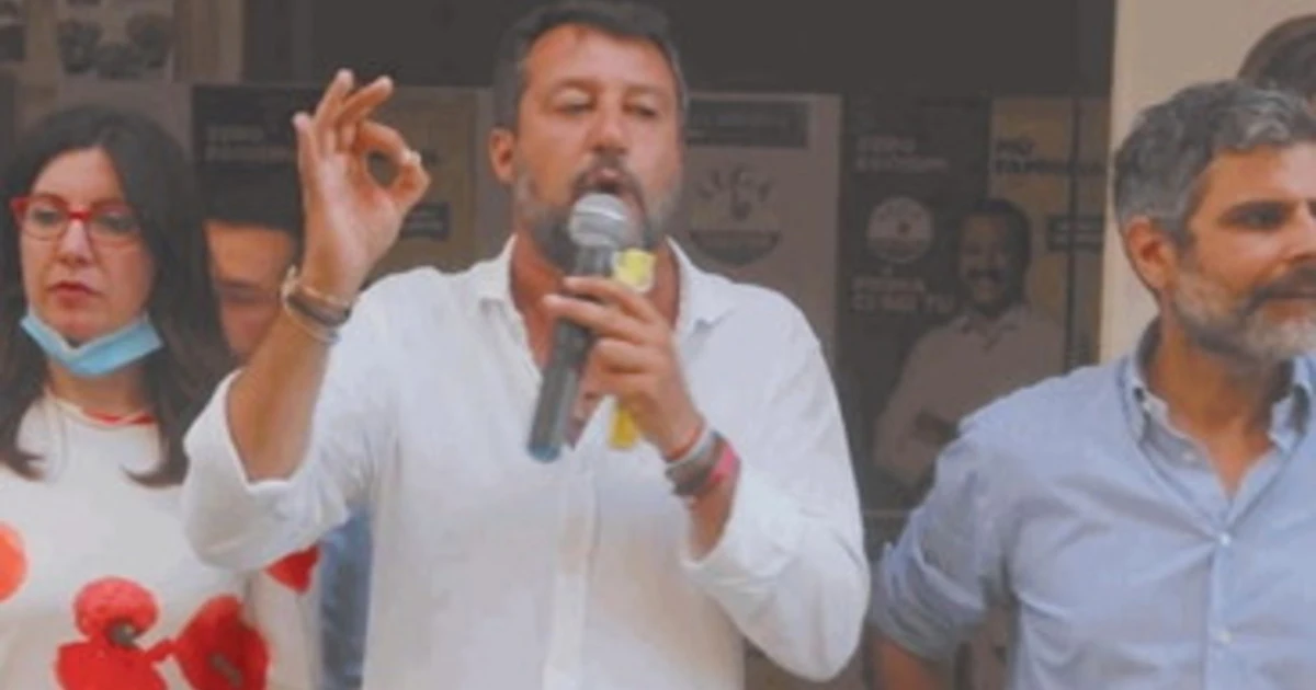 Matteo Salvini "senza mascherina", scatta la multa per il leader della Lega: 280 euro più spese di spedizione