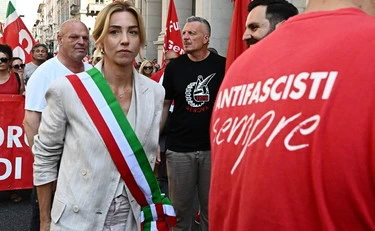 A 25 anni dal G8 Salis finanzia a Genova il festival No Global