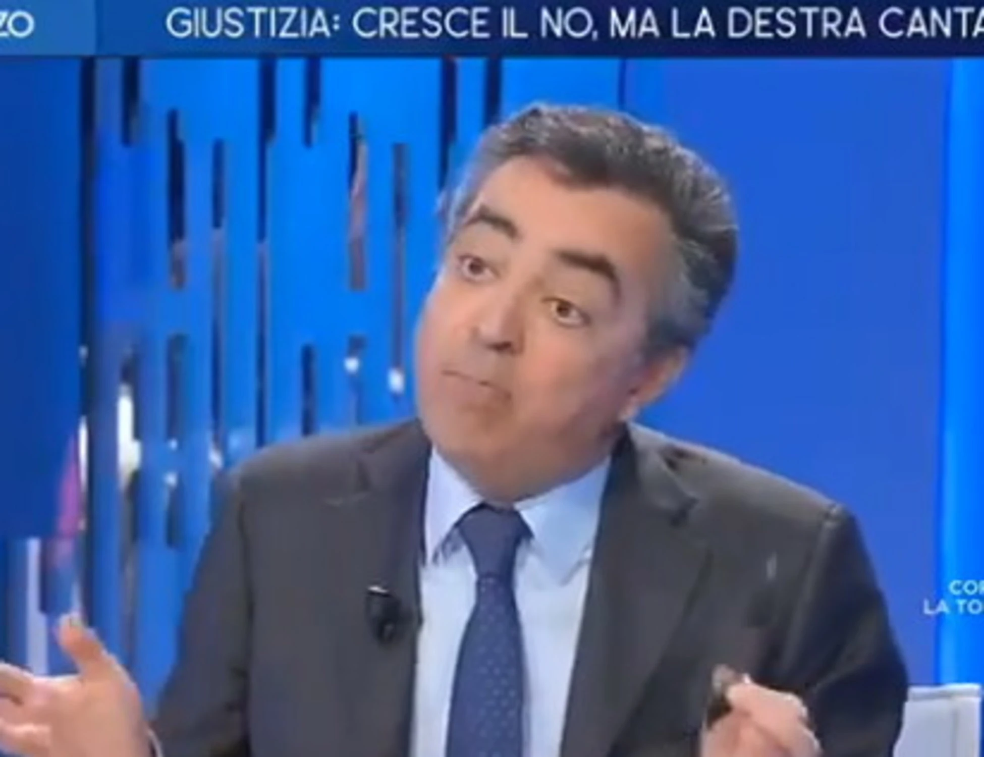 Otto e Mezzo, Italo Bocchino smaschera il prof rosso? E Lilli Gruber ferma tutto