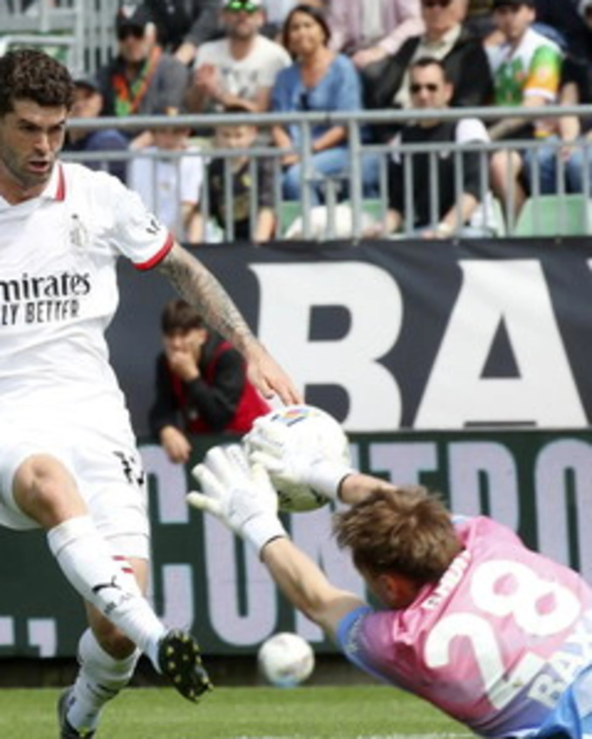 Milan formato derby: Pulisic e Gimenez stendono il Venezia