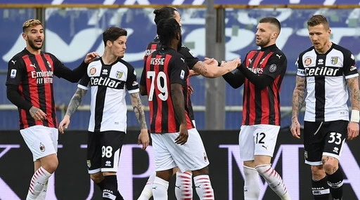 Il Milan torna alla vittoria, ma che fatica: 3-1 al Parma, scoppia il caso-Ibrahimovic (espulso per proteste)