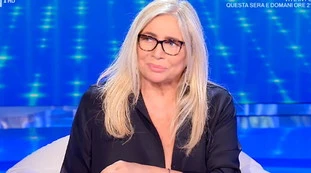 Domenica In, "l'attrazione". Mara Venier, confessione sconvolgente: cuore e lavoro, il supervip che l'aveva conquistata