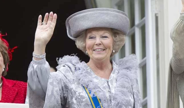 Dall'Olanda lezione a ElisabettaA 75 anni Beatrice abdicaper far salire al trono il figlio