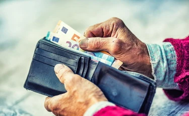 Pensioni, ecco chi rischia di restituire la quattordicesima: si muove l'Inps