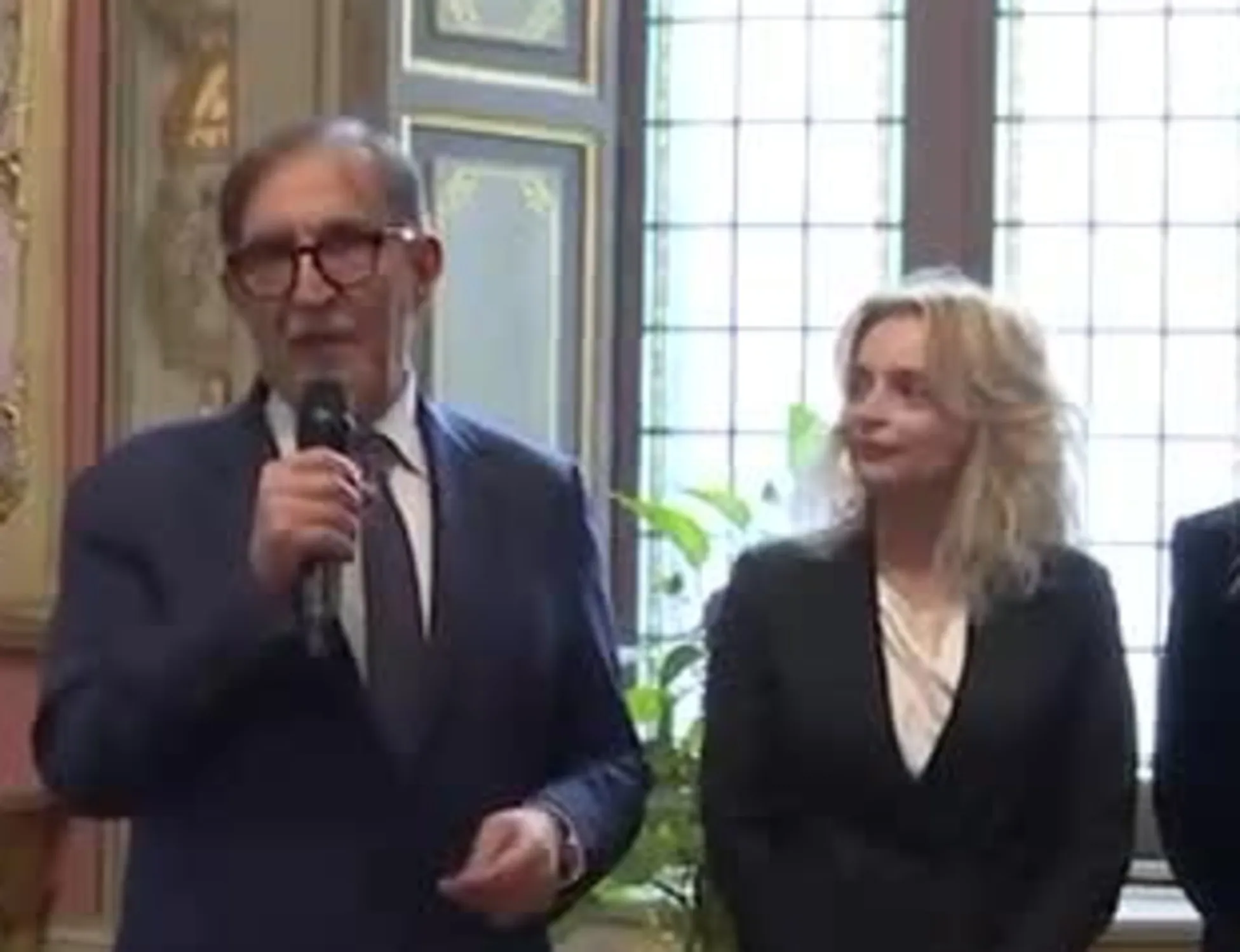 Leggi l'articolo: Famiglia nel Bosco, l'incontro con Ignazio La Russa: occhio a Catherine, come si è vestita