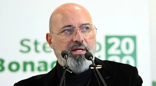 Stefano Bonaccini sulle Sardine: "C'era un ufficiale di collegamento, ma non parlavo con Mattia Santori"