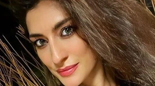 Elisa Isoardi, "metti una sera a cena...": scollatura totale e fuori tutto, la più pazzesca delle foto