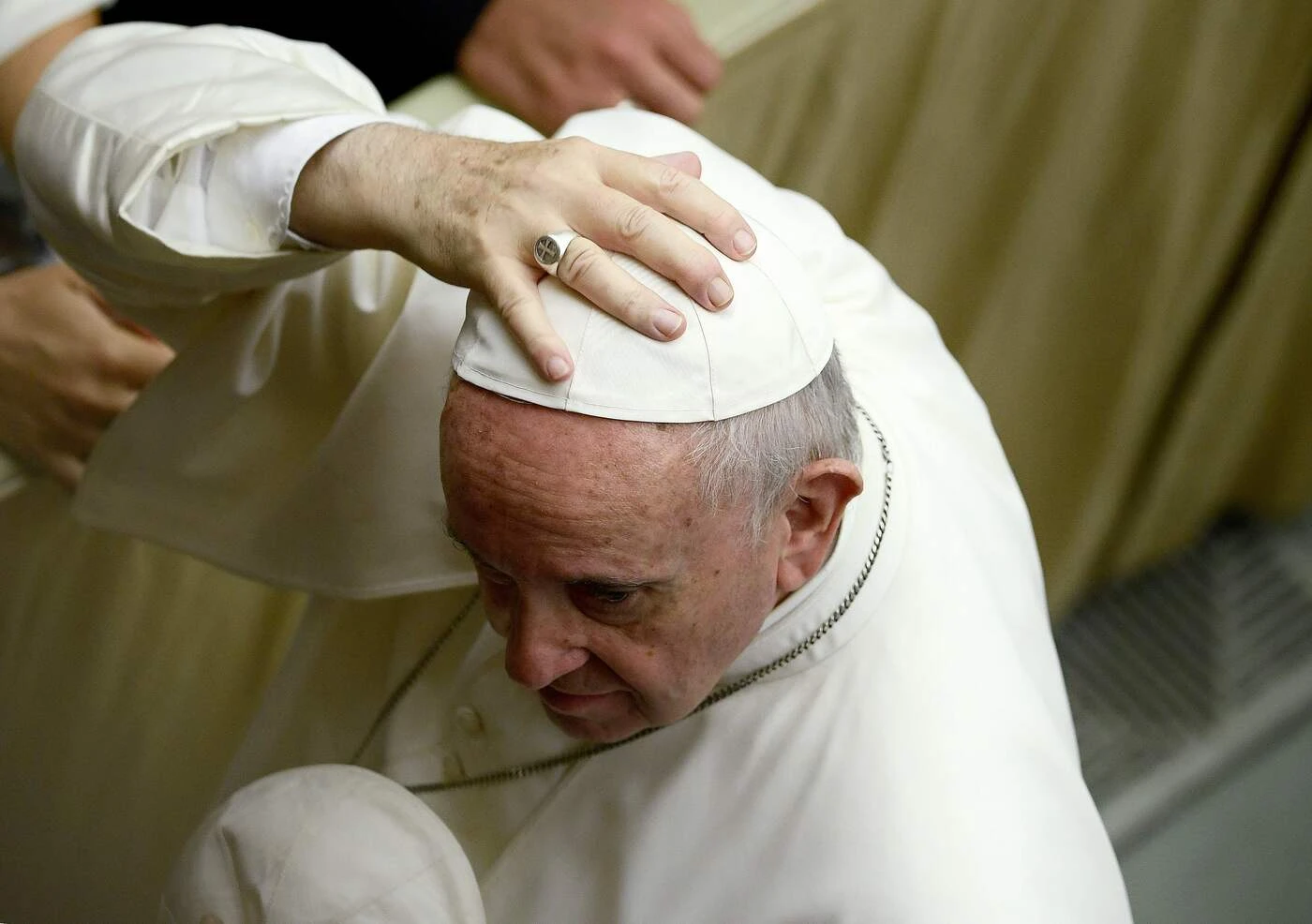 Papa Francesco, accusa clamorosa di Diego Fusaro: "Il nuovo Vangelo con George Soros"