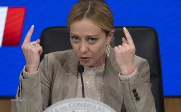 https://media.liberoquotidiano.it/zZNE87tNcJZbaB2keahwX00WMUwmjJgdoDRTZZU1Tho/width:800/quality:90/aW1hZ2VzLzIwMjUvMTAvMTgvMDgzODIyMjM3LTkxNGFjYTJjLTIxYTAtNDQ1OS1hYWQyLTJkYWVkNWY4M2UwMC5qcGc.webp