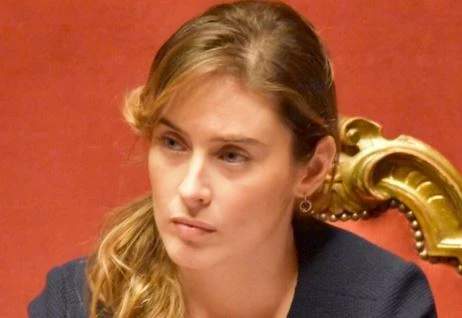 Lo sfottò di Franco Bechis sul governo: Renzi, Boschi, Giannini / Guarda