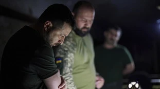 Volodymyr Zelensky, gli 007 Usa non gli credono più: "Come mente sulla guerra", per l'Ucraina è finita?