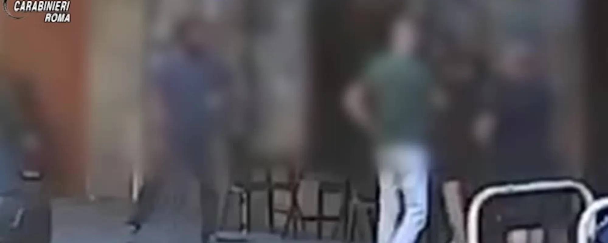 Roma, maxi blitz: "14 arresti", chi finisce in ginocchio