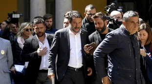 Matteo Salvini, positivo al coronavirus l'agente della scorta. Il leghista: "Sono pronto al tampone"