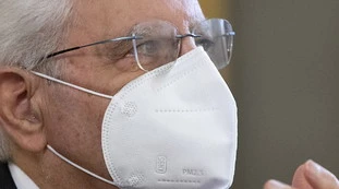 Sergio Mattarella, il retroscena: dubbi sul "metodo-Conte", insegue il contagio e i dpcm sono già carta straccia?