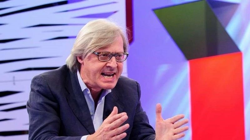 Vittorio Sgarbi, raptus alla Camera: "Capra, ladro...", record di insulti, con chi ce l'ha